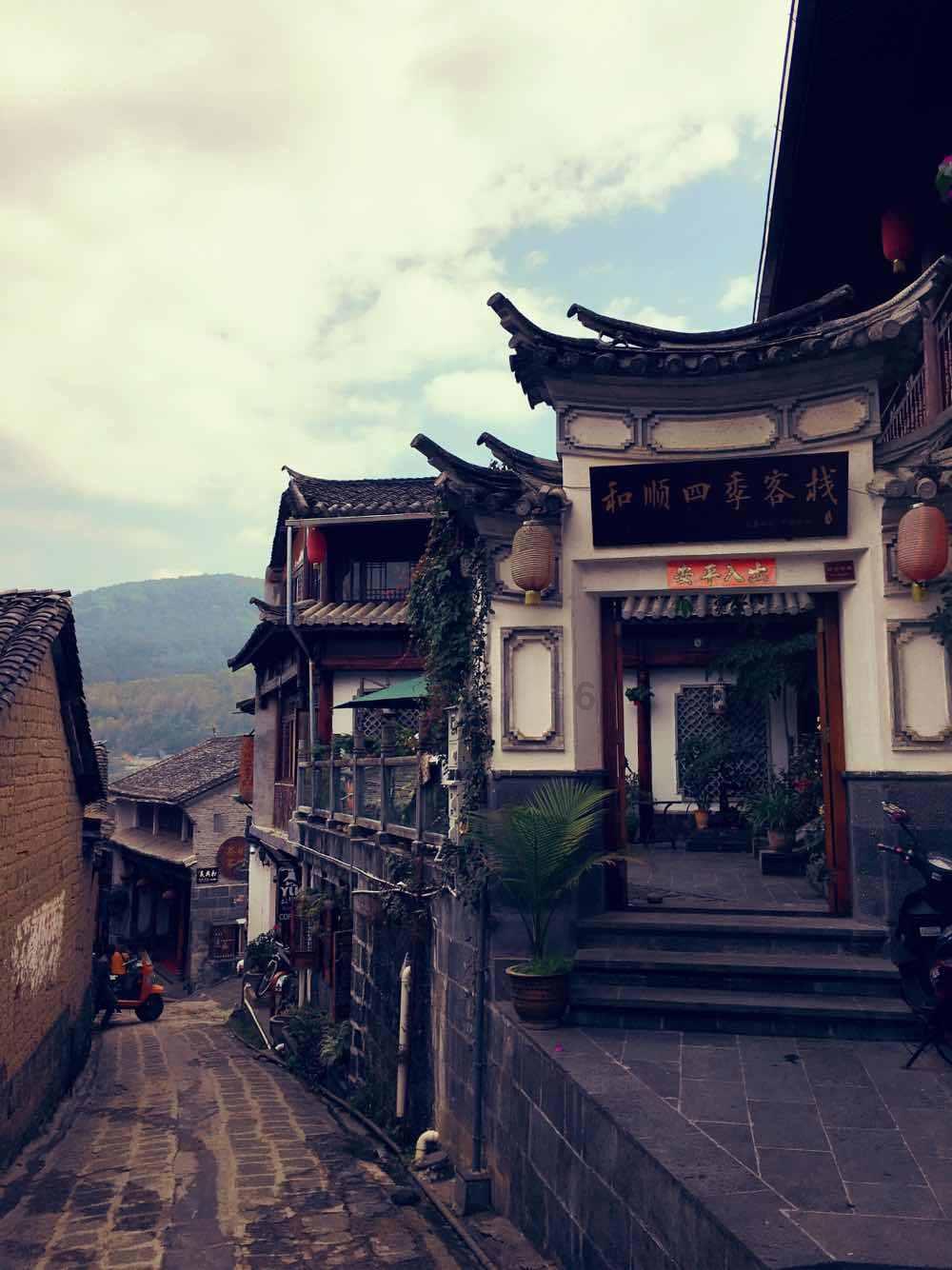 小球进黑洞